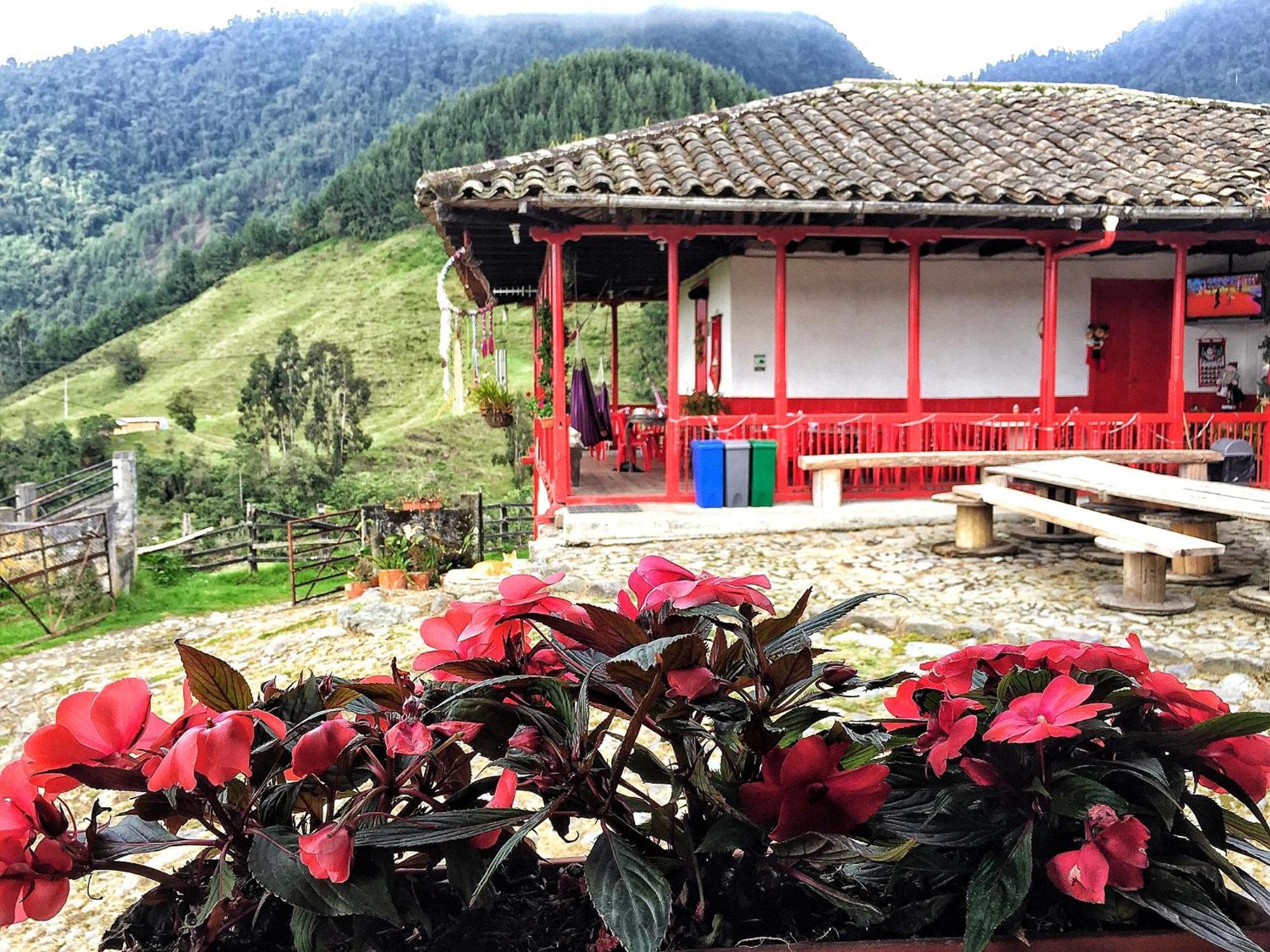 Hostal La Laguna Villamaría Extérieur photo