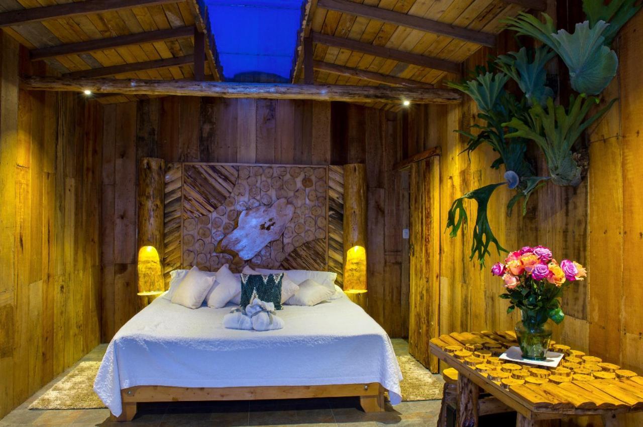 Hostal La Laguna Villamaría Extérieur photo